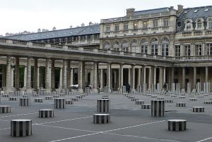 Installazione di Daniel Buren al Palais Royal