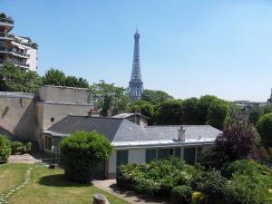 La casa di Balzac e la Tour Eiffel alle sue spalle